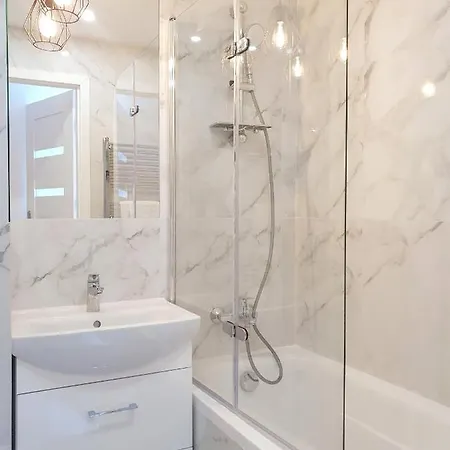 Brzezno Park - Rodzinny Plaza 公寓 *